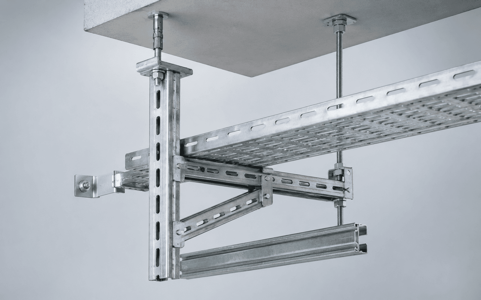 Gersan ceiling-mounted support system with threaded rods, profile and cable tray installed together