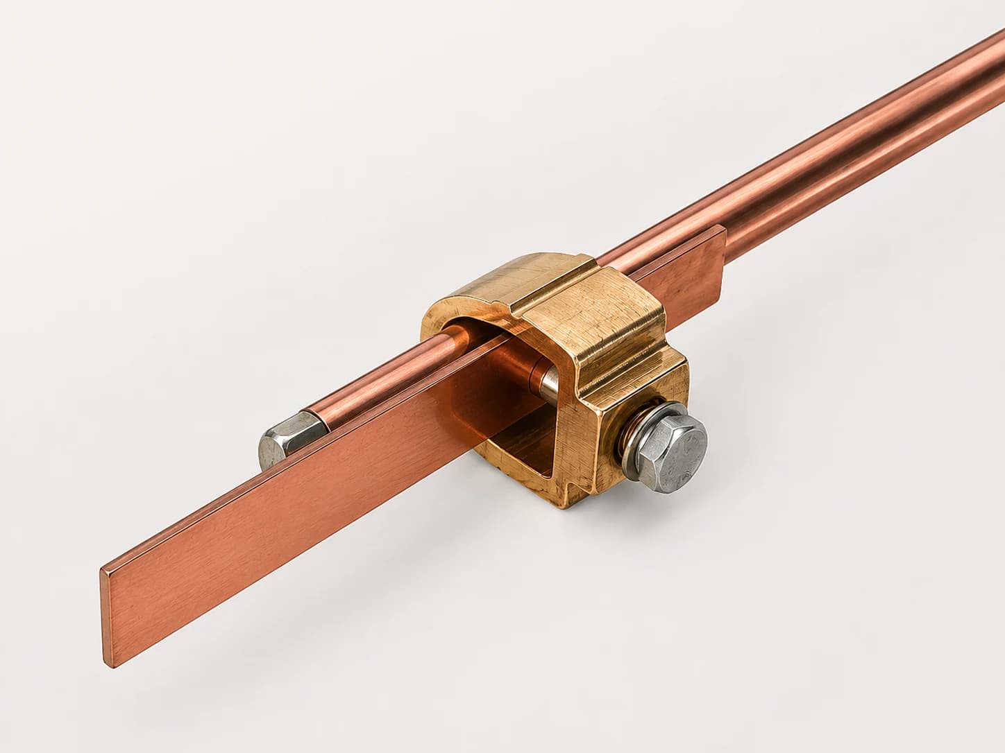 Gersan copper electrode fixing clamp on a copper conductor