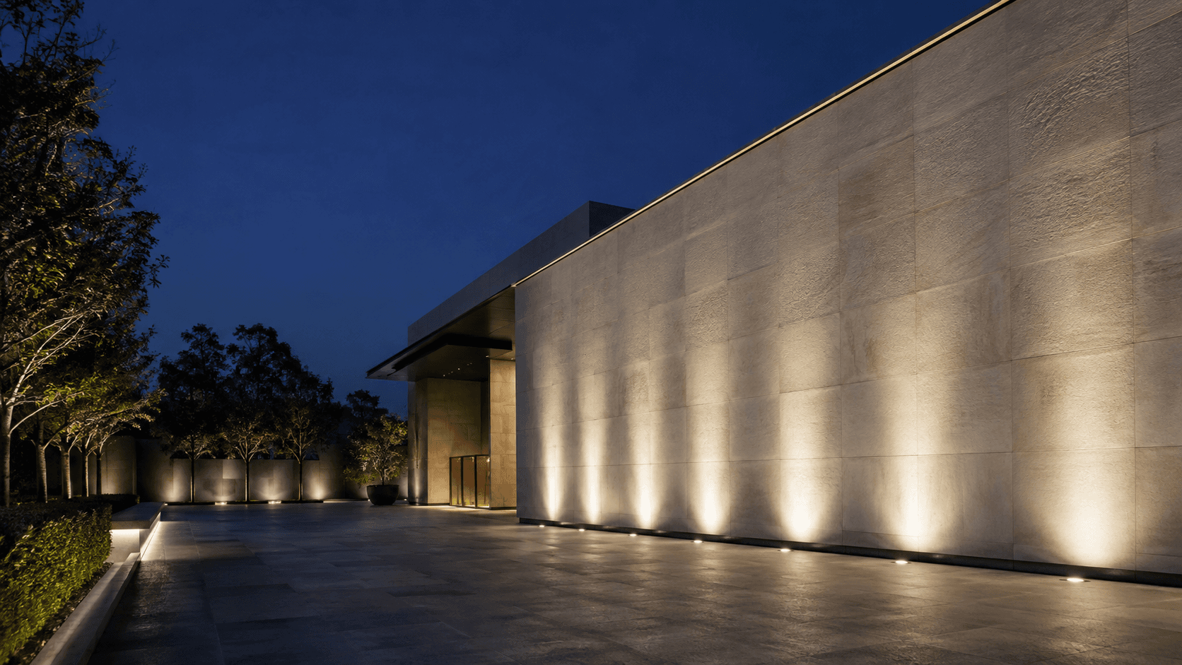 Building exterior illuminated by GER-LED wall-washer luminaires